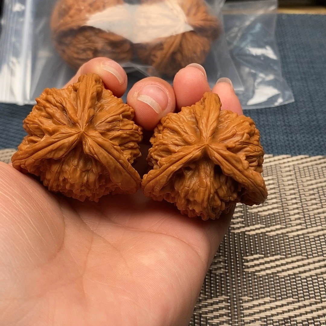 郭***兴吊坠文玩核桃三棱