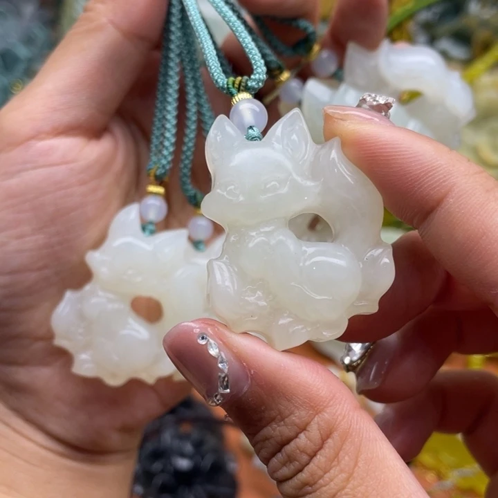 蛇纹石玉未镶嵌吊坠