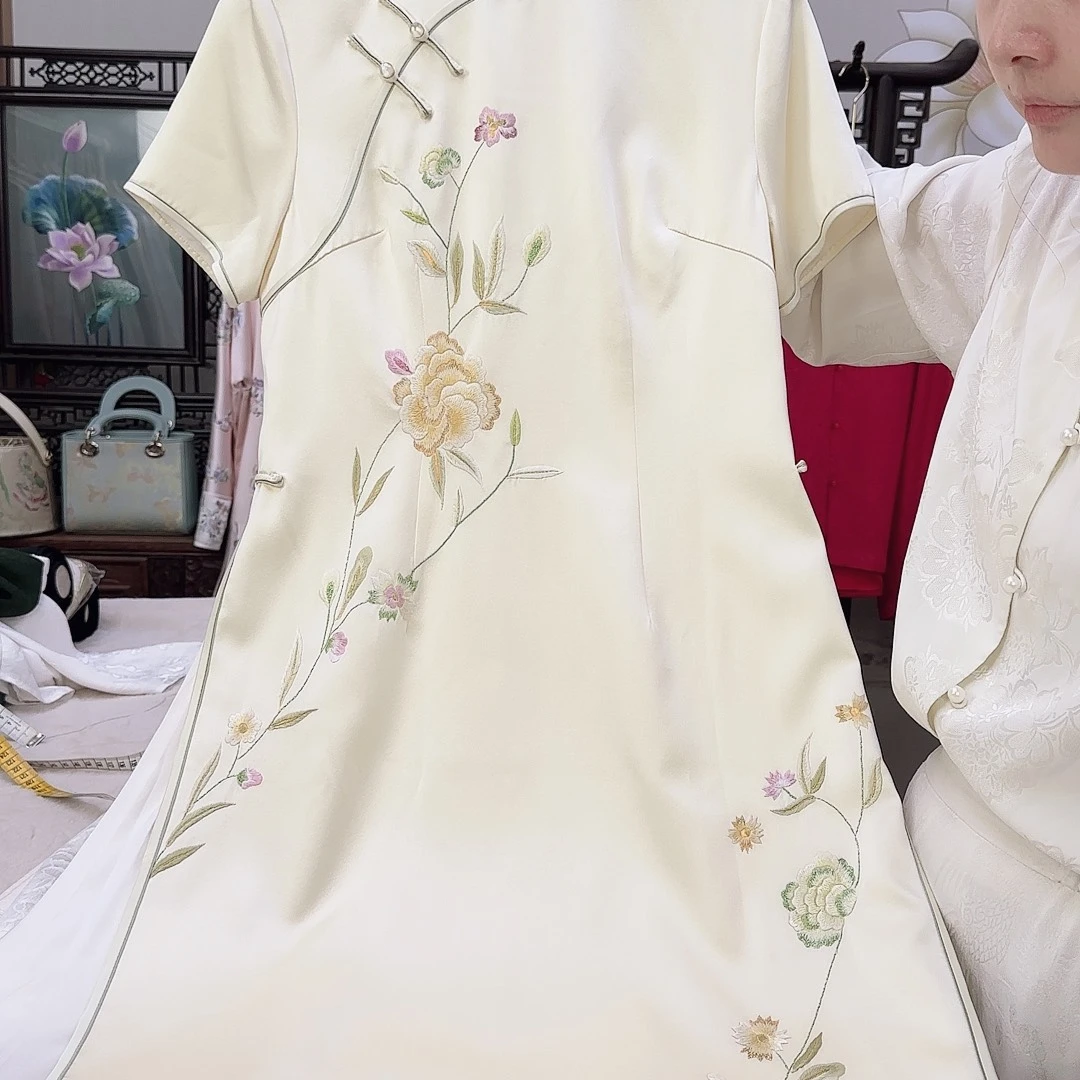 真丝绣花旗袍胸围92