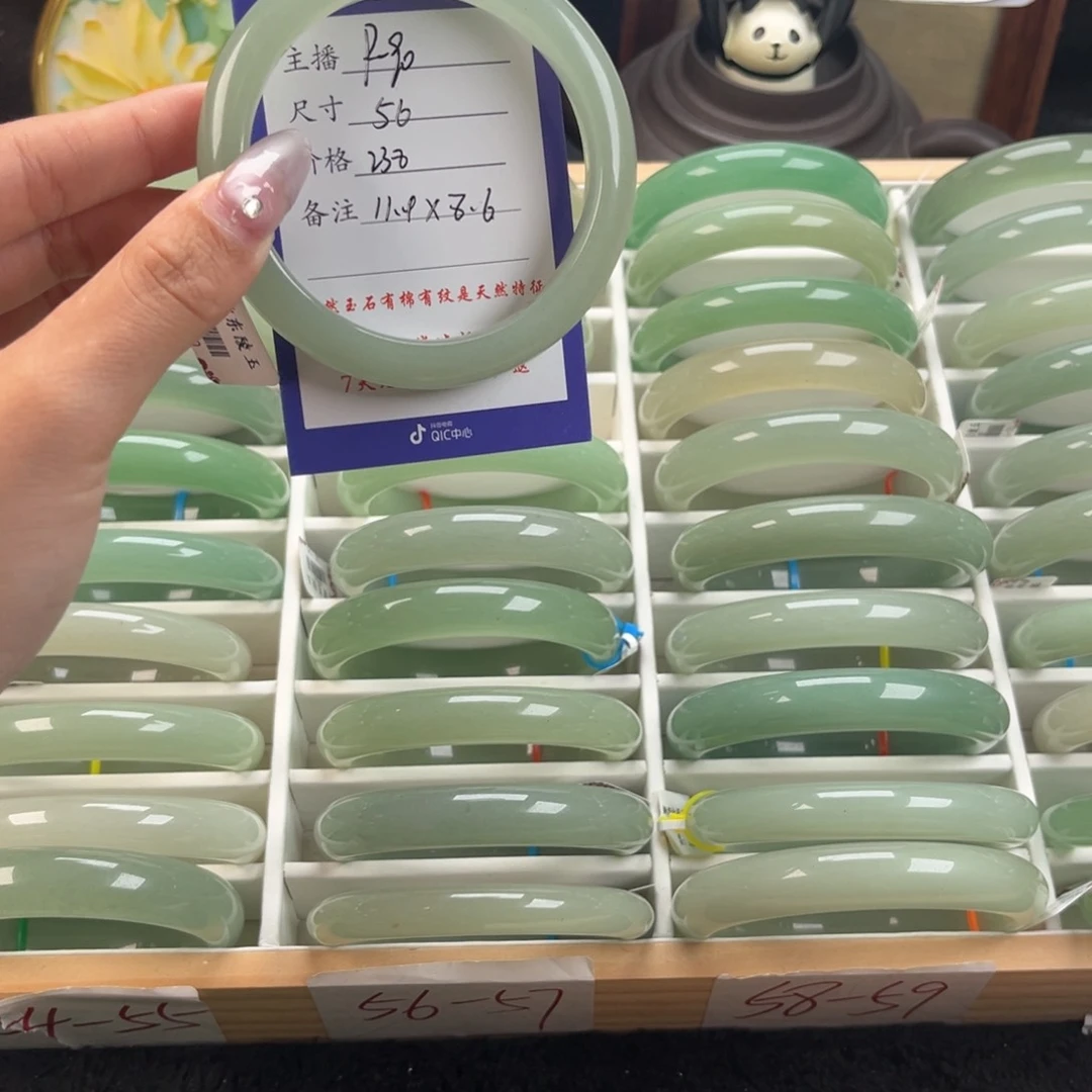 石英质玉手镯未镶嵌博**0