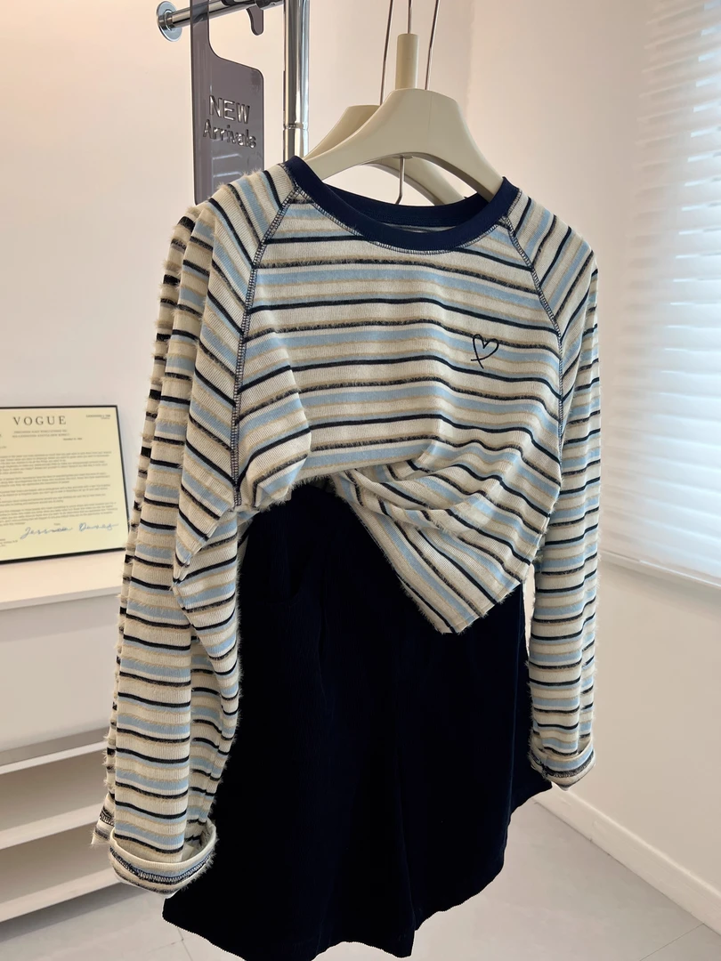 小米貂复古条纹刺绣圆领长袖T恤女宽松慵懒小众减龄上衣秋季新款