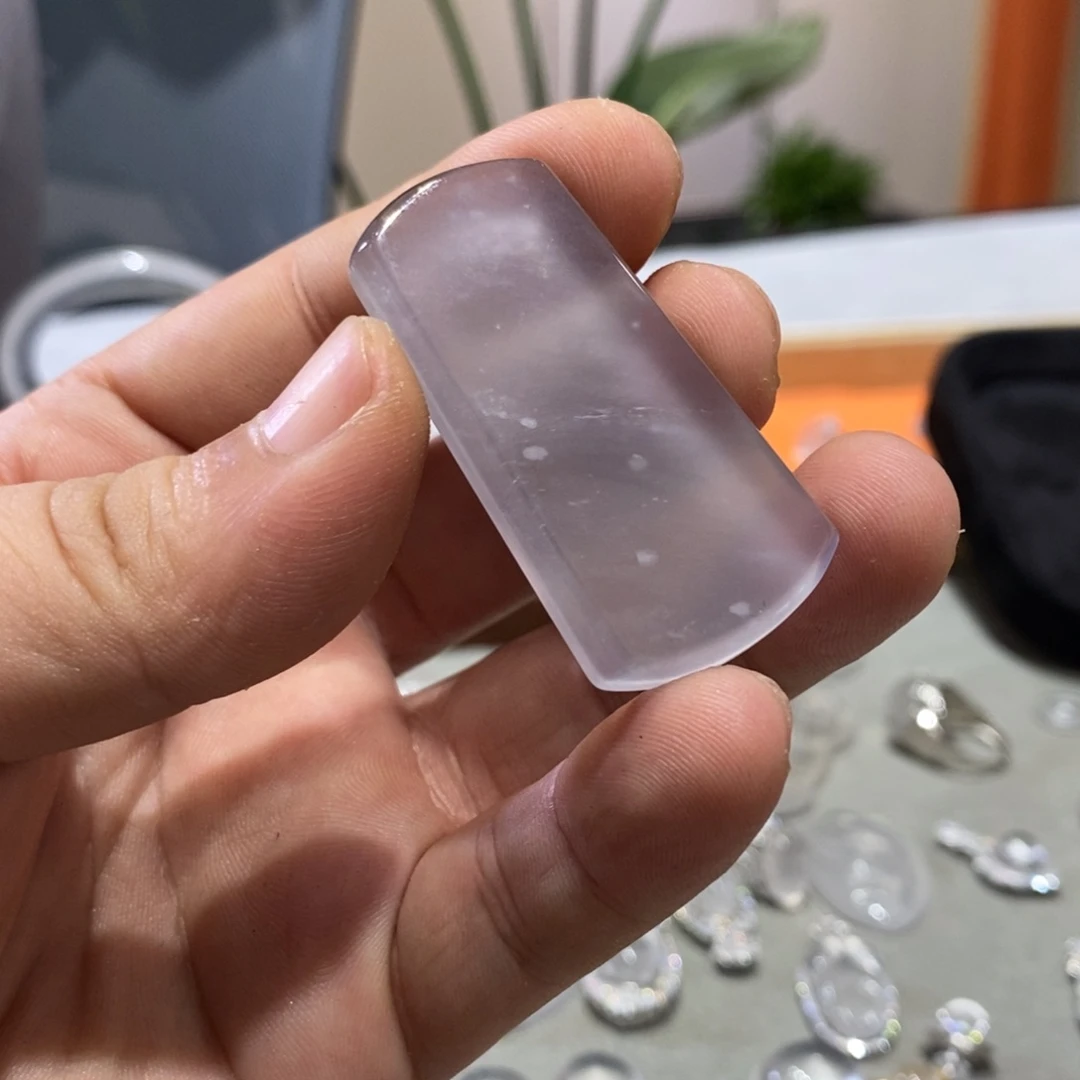 石英质玉未镶嵌颈饰