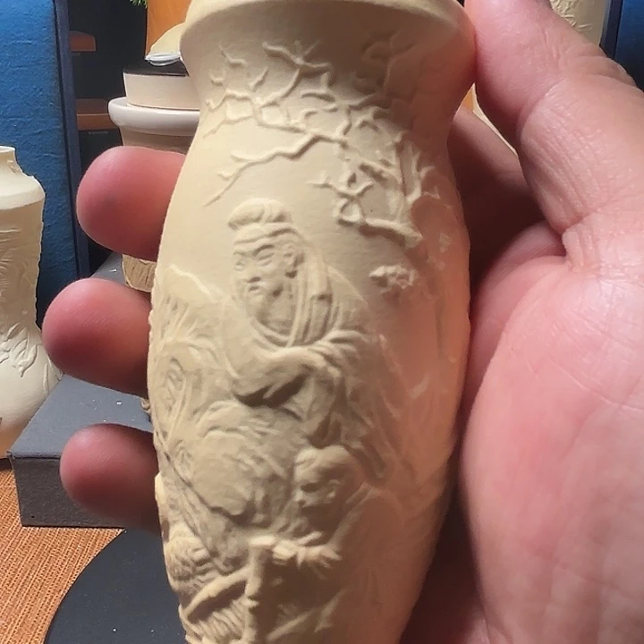开***石隐隐约约地看到一只大