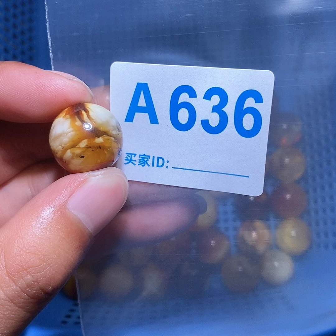 琥珀珠宝奇石未镶嵌闲***孩