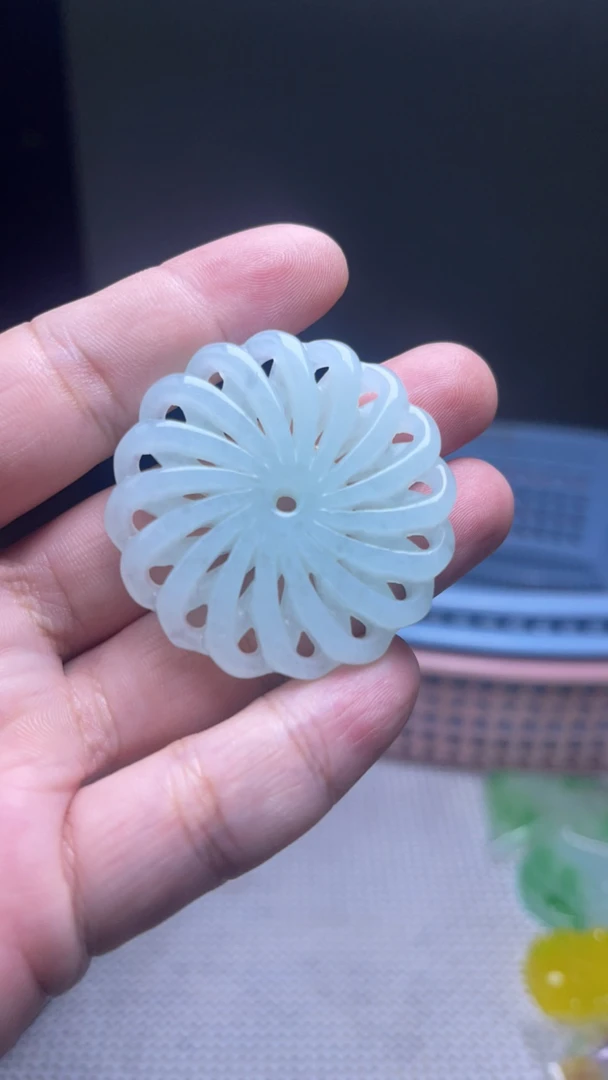174   蓝水镂空花牌吊坠