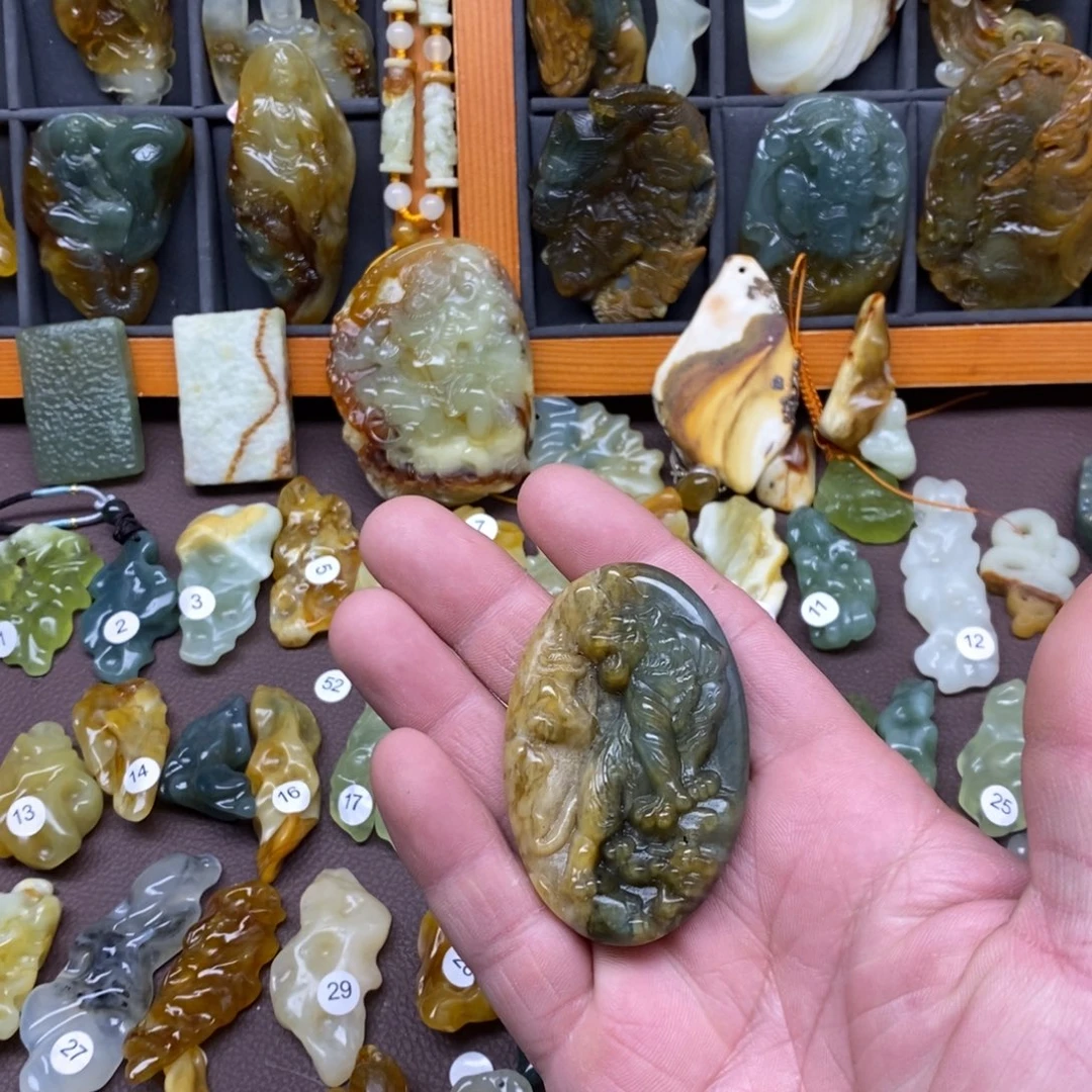 蛇纹石玉未镶嵌颈饰