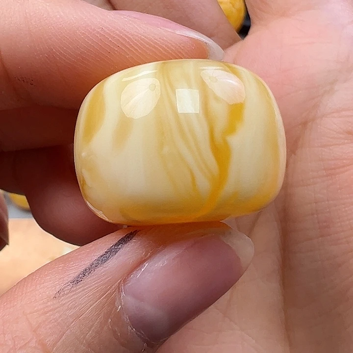 蜜蜡未镶嵌珠宝奇石