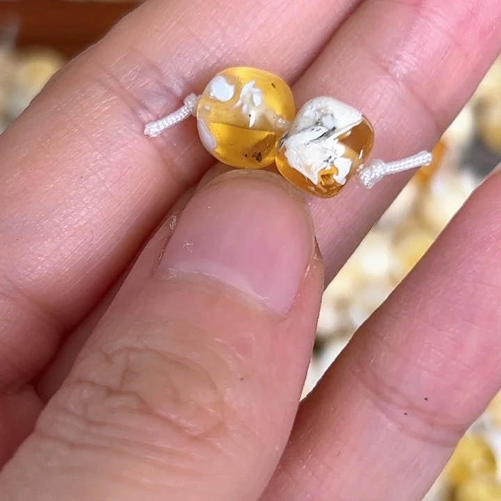 未镶嵌蜜蜡裸石8.6mm一对