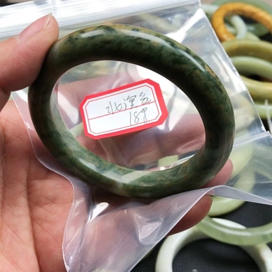 蛇纹石玉手镯未镶嵌北**?