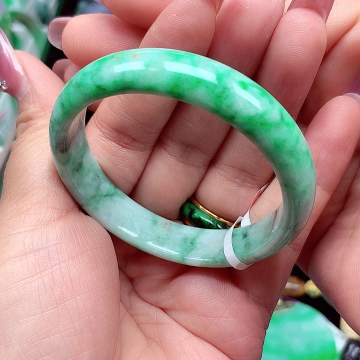 翡翠未镶嵌颈饰齐**力翡翠