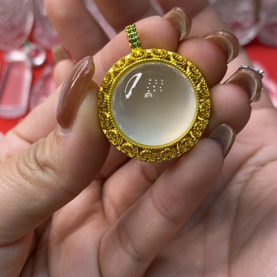 石英质玉合金吊坠