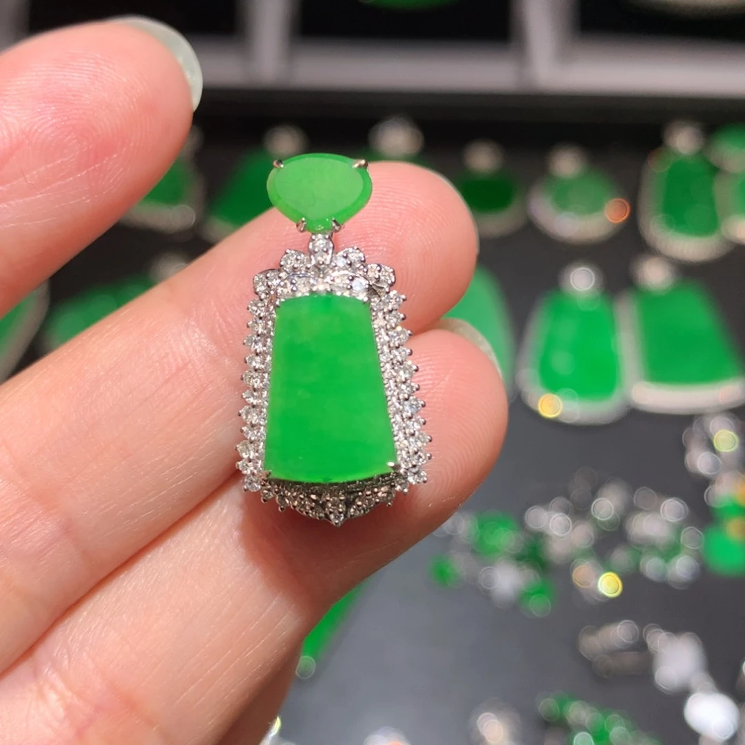 翡翠颈饰18K金镶嵌翡翠