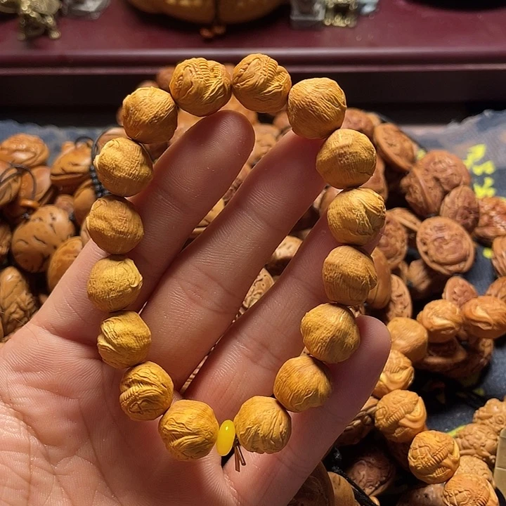 蓝**?龙纹桃核雕刻毒液