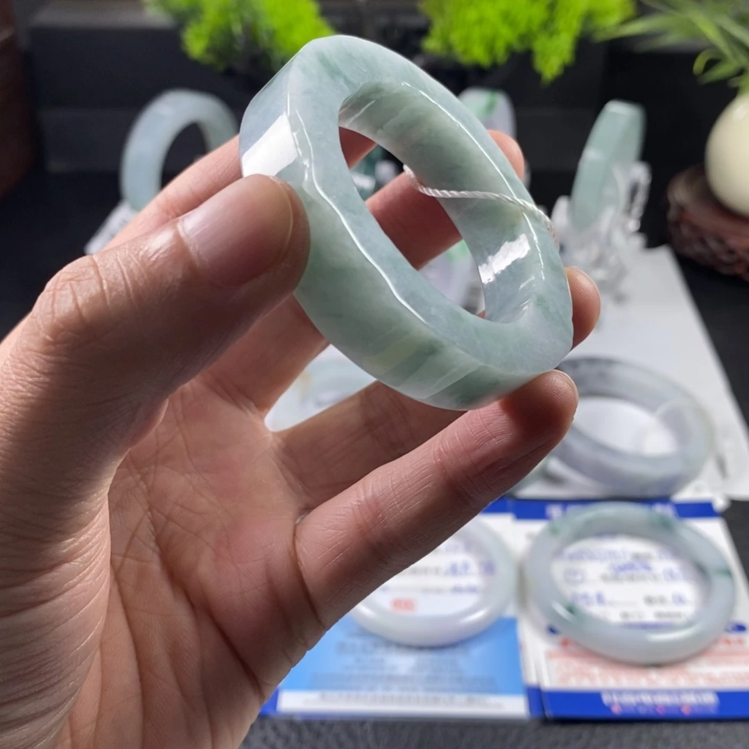 未镶嵌手镯定制翡翠