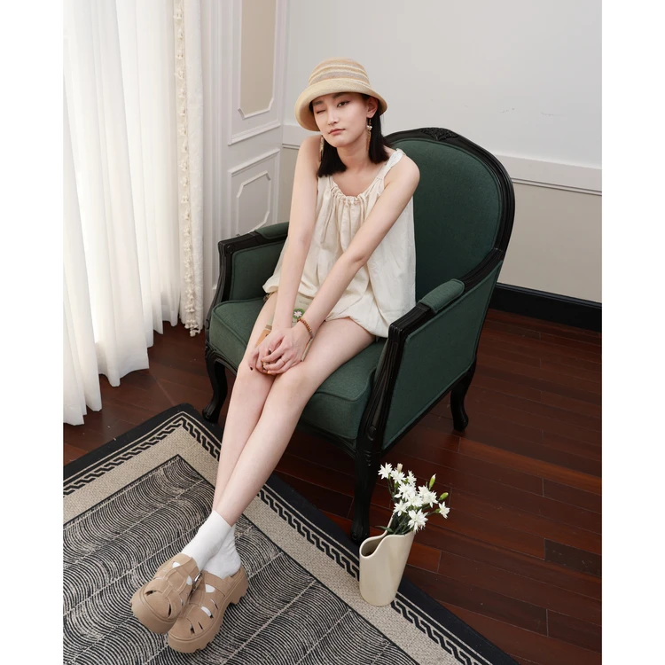 西町村屋褶皱花苞无袖小衫女夏季新款气质简约百搭上衣XHAB10101