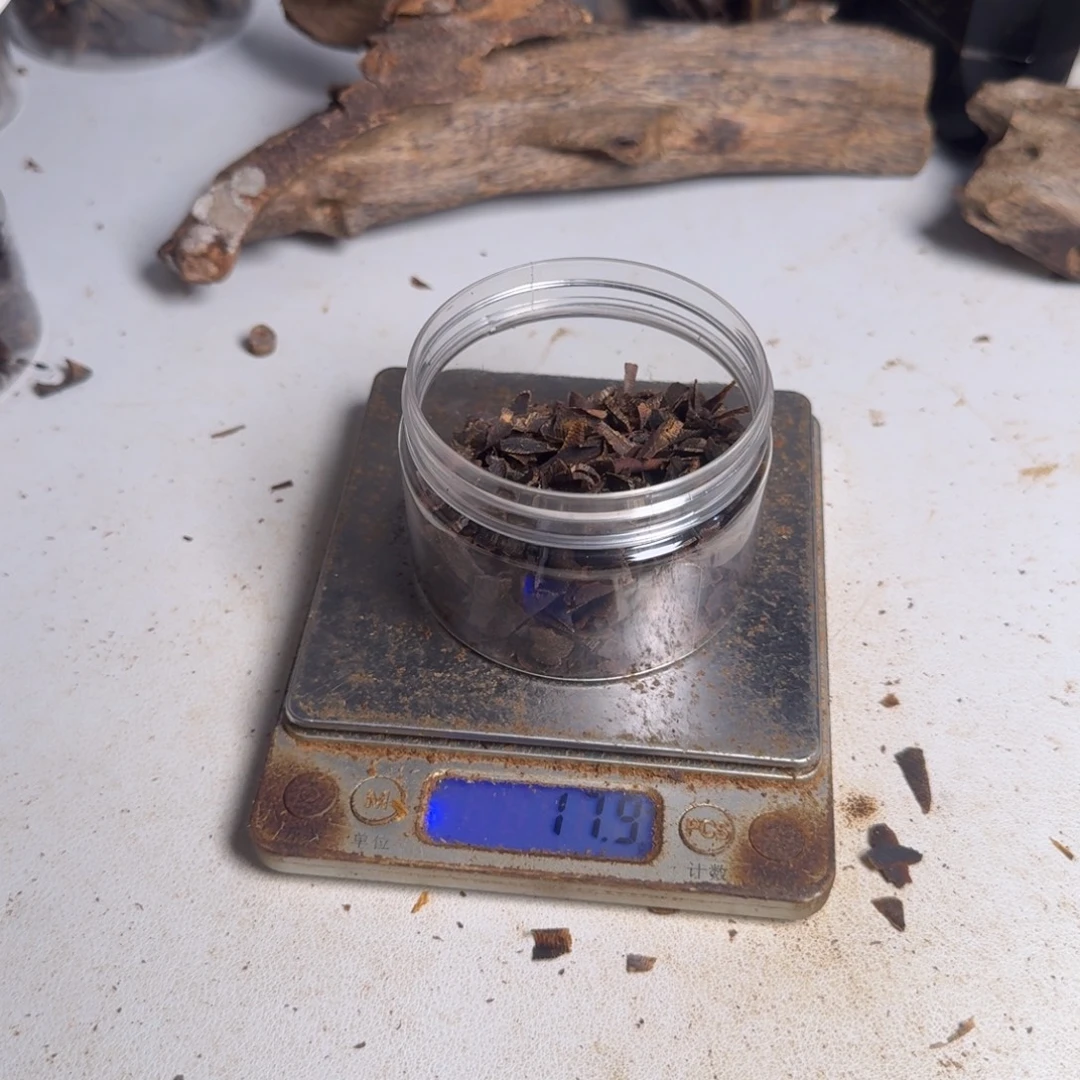 沉香沉香碎屑天然黑棋板头沉水精品切片18