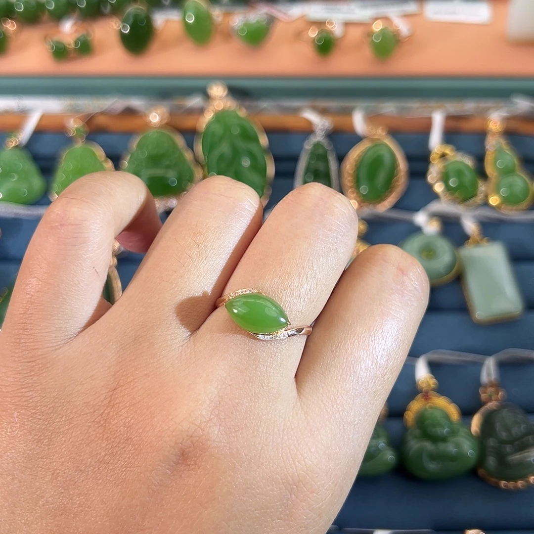 和田玉（碧玉）18K金镶嵌戒指苹果绿马眼