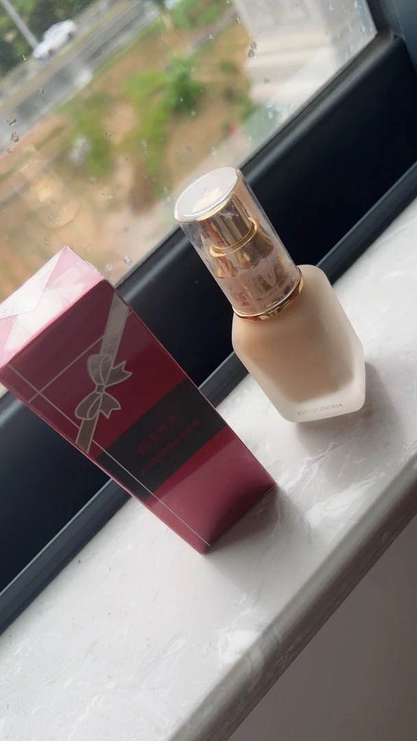 颜玉芳泽持妆粉底液遮瑕持久不脱妆保湿防水汗