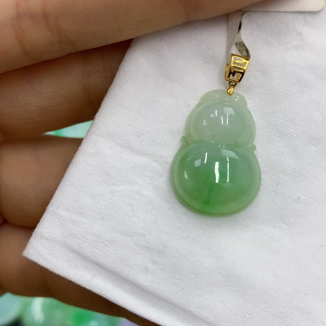 翡翠18K金镶嵌颈饰翡翠