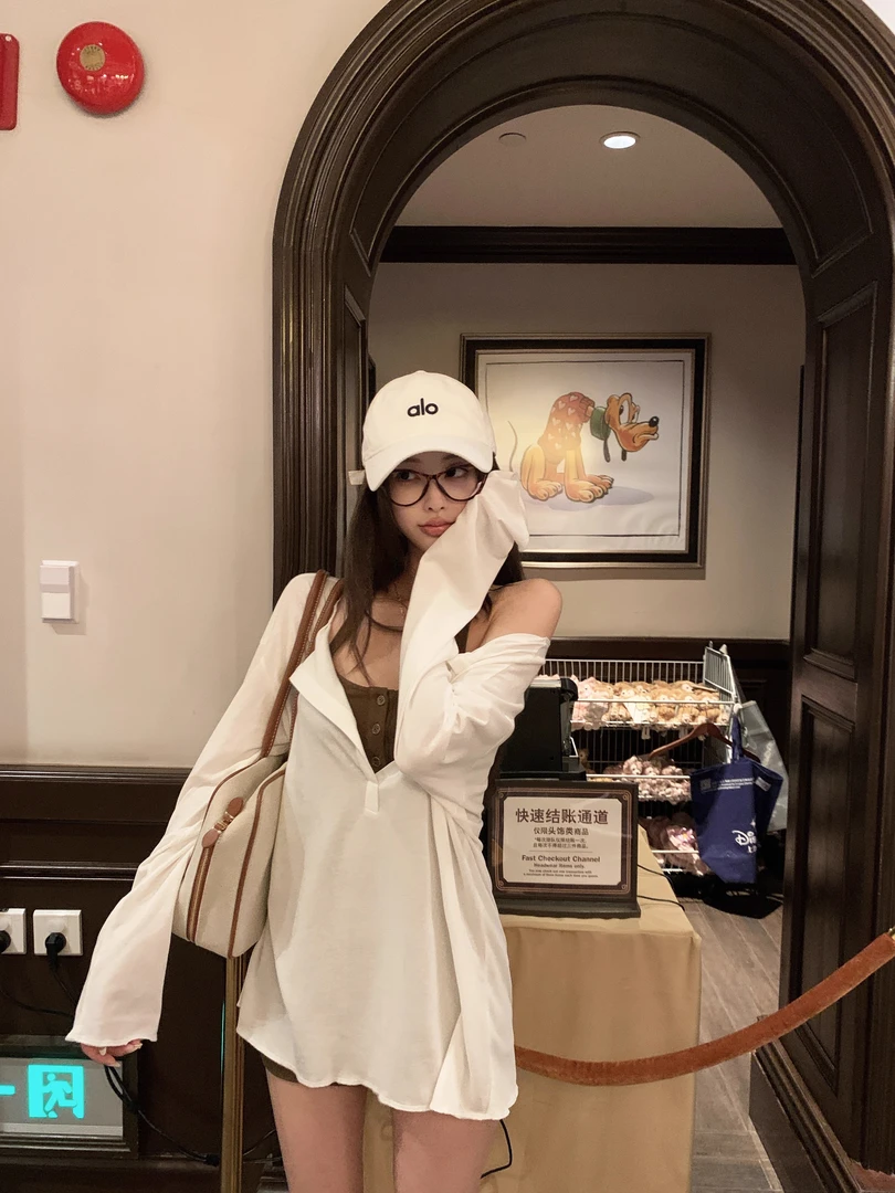 纯欲风性感微透薄款白色防晒罩衫女早秋季宽松休闲慵懒风针织上衣