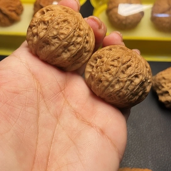 文玩核桃乾隆磨一对