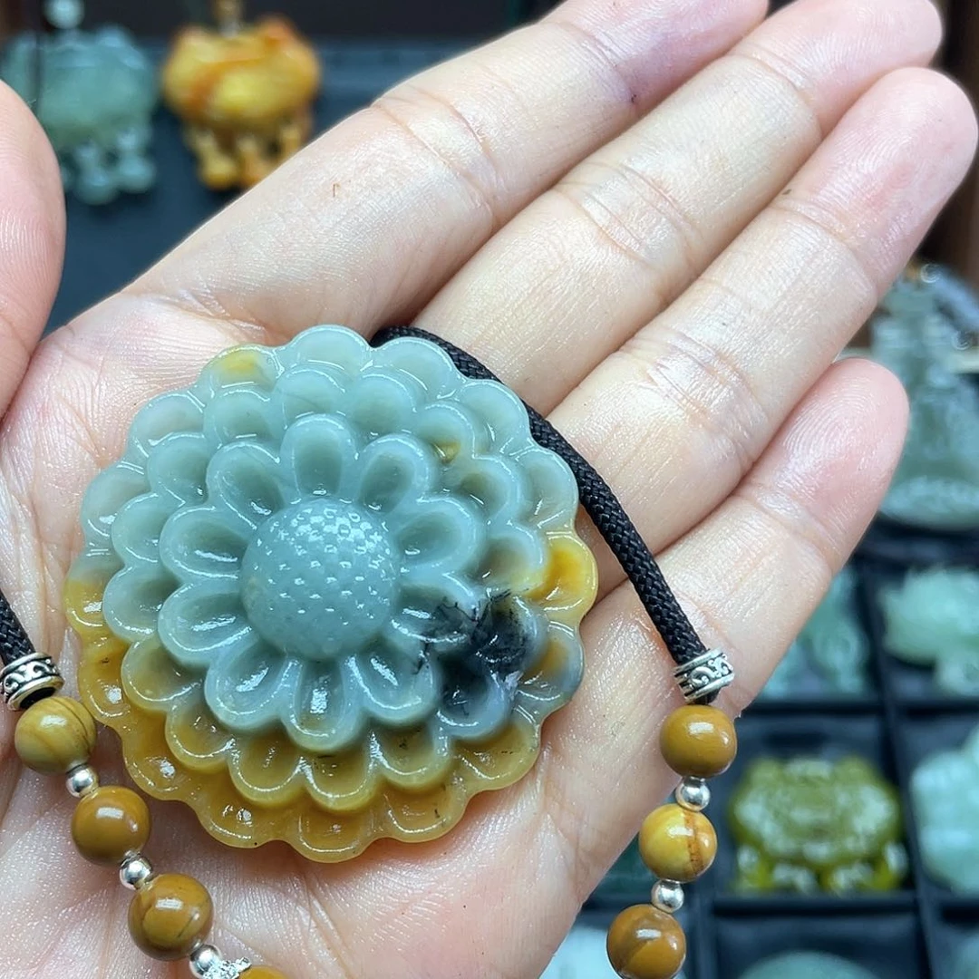 蛇纹石玉未镶嵌颈饰