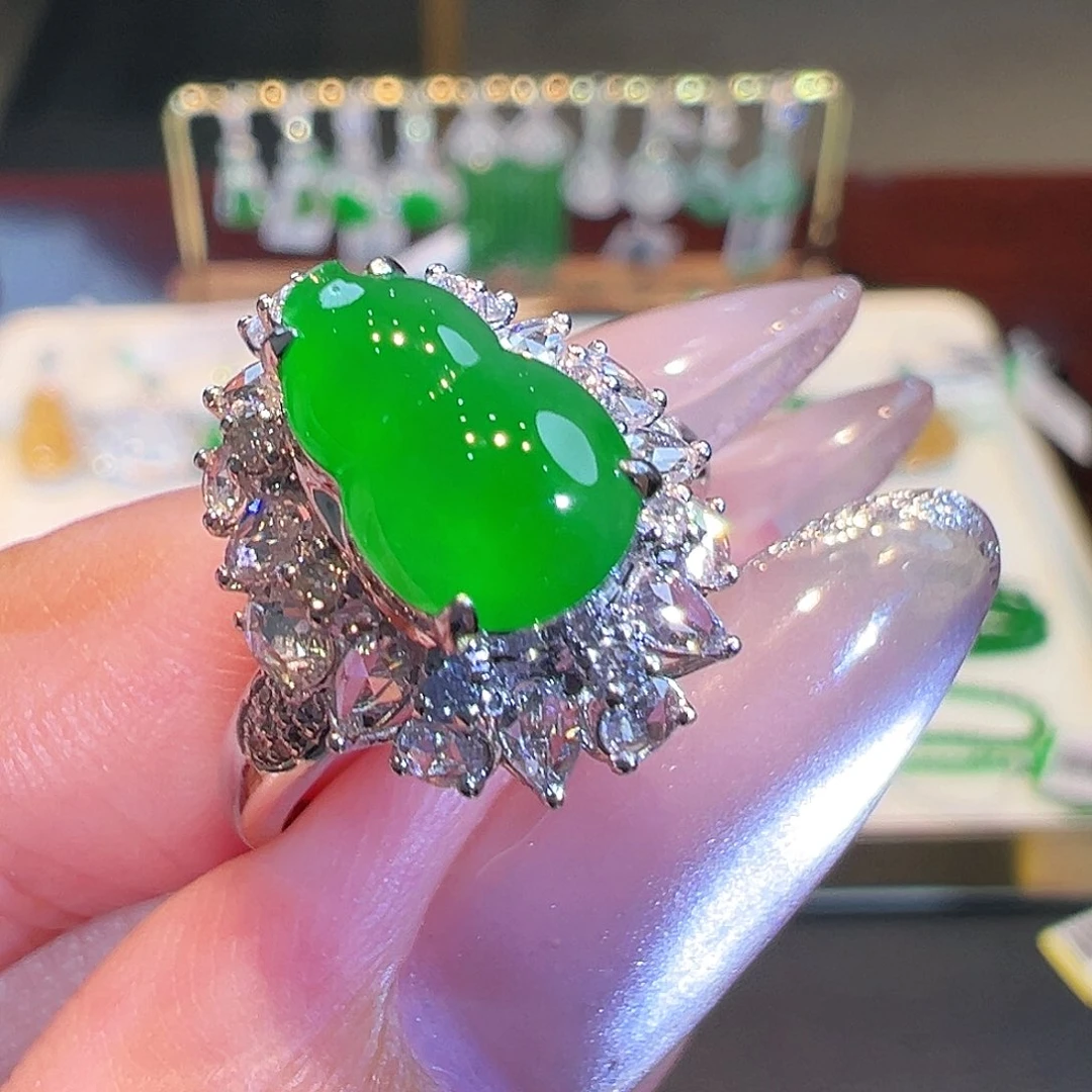 翡翠戒指18K金镶嵌翡翠