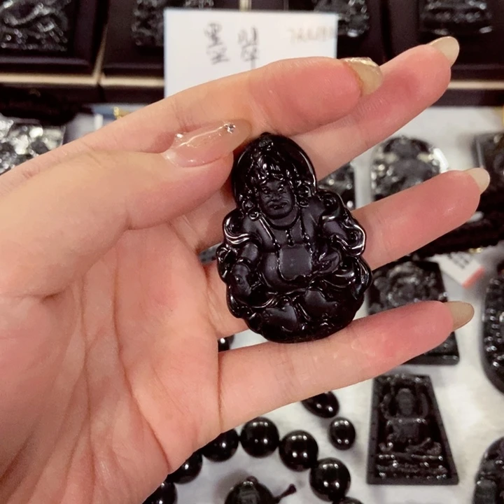 抖****颈饰未镶嵌翡翠翡翠