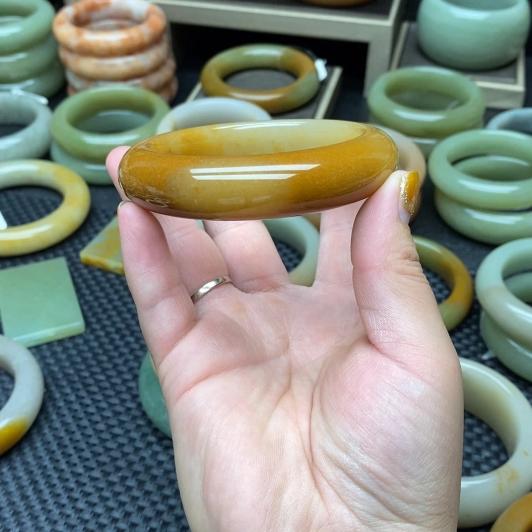 吾***合金手镯石英质玉（佘太翠）