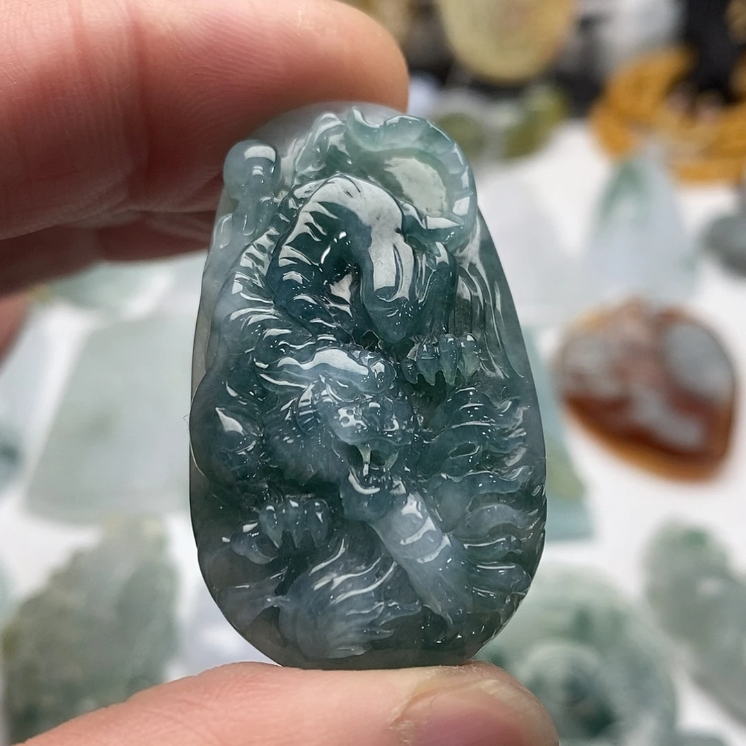 翡翠未镶嵌颈饰老蓝水老虎