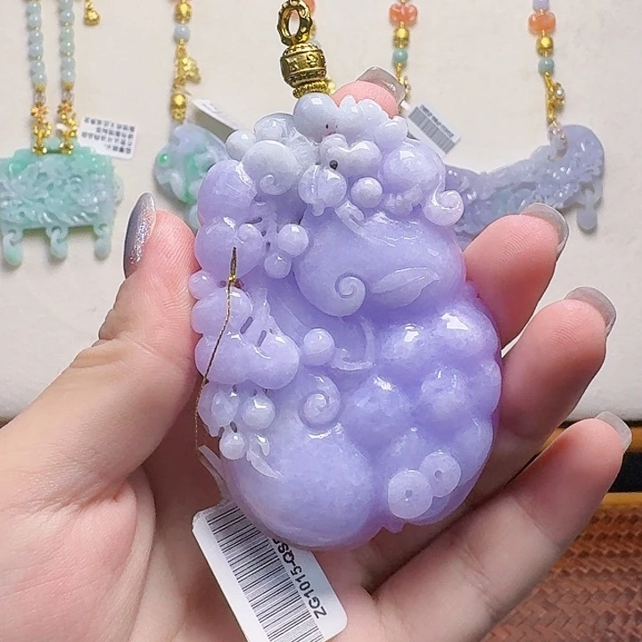 翡翠未镶嵌颈饰如意