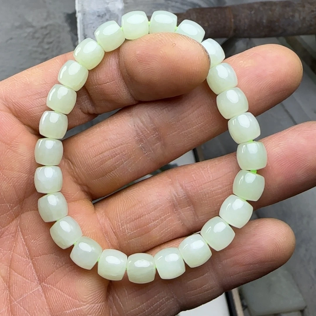 和田玉未镶嵌颈饰于田8