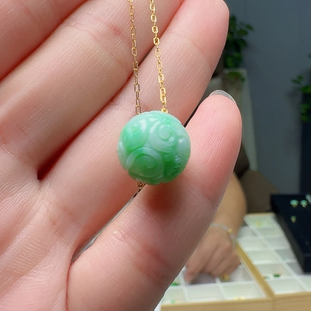 翡翠未镶嵌吊坠(赠链)多样性发货其一