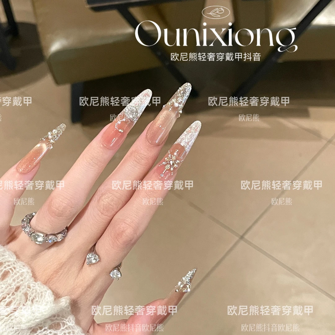 纯手工爆闪猫眼穿戴甲显白气质高级法式爱心美甲冬日氛围