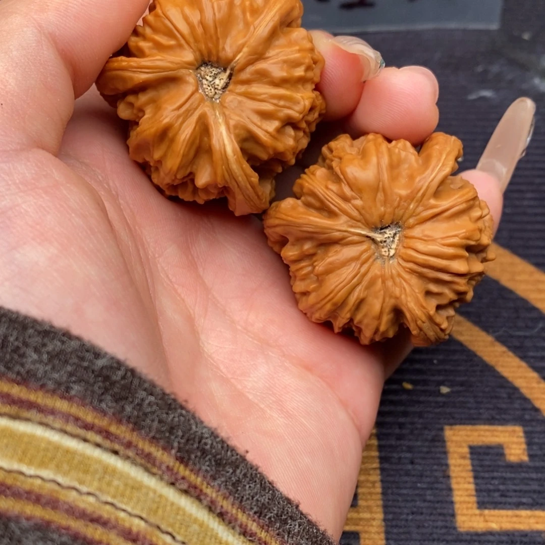 用***0文玩核桃吊坠白狮子