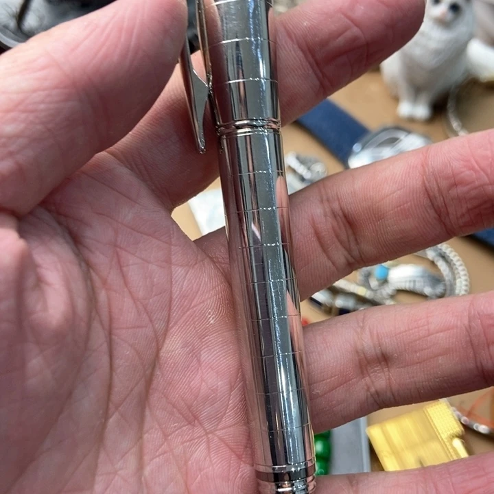 瓷片尼*四季分明是一个季节