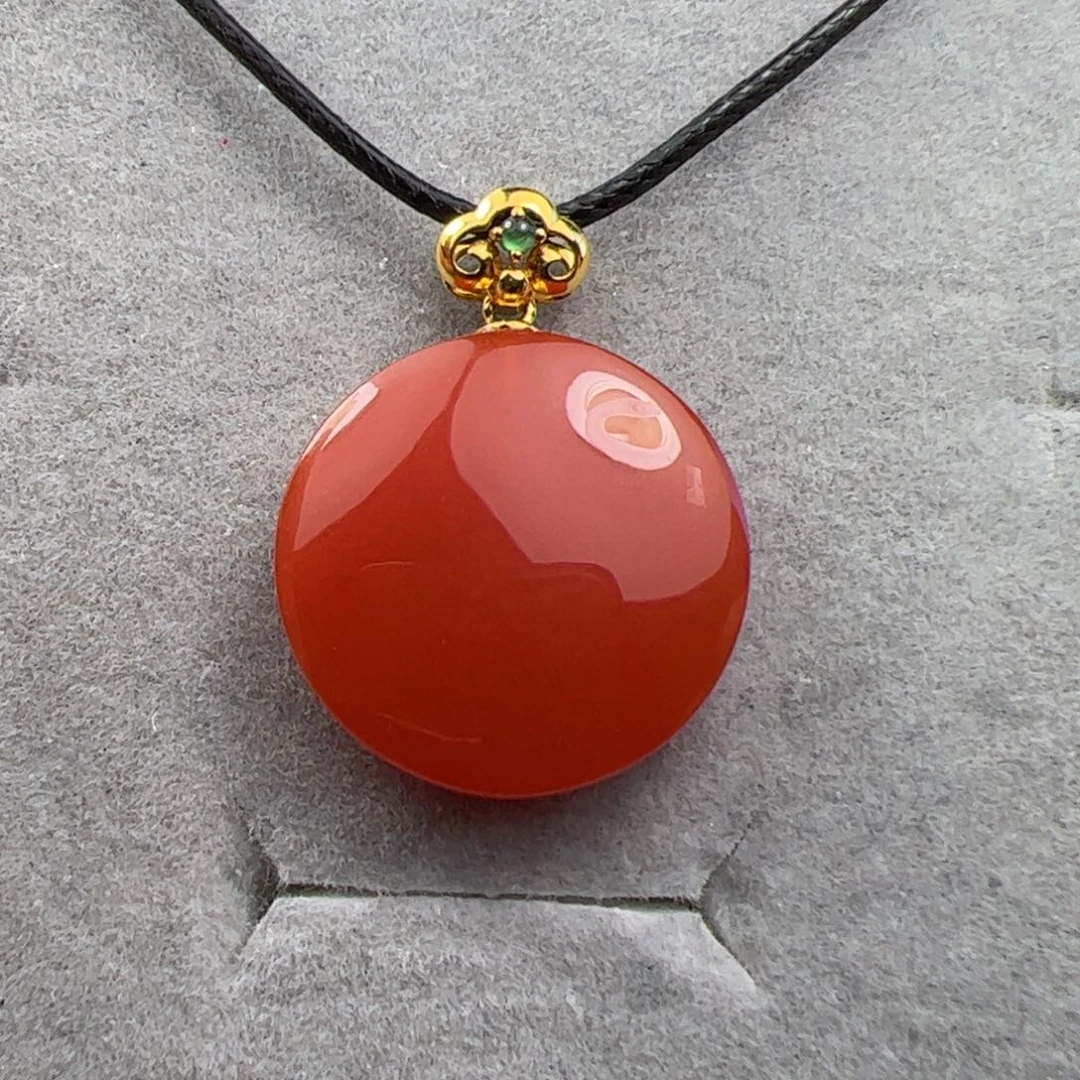 18K金镶嵌吊坠南红玛瑙