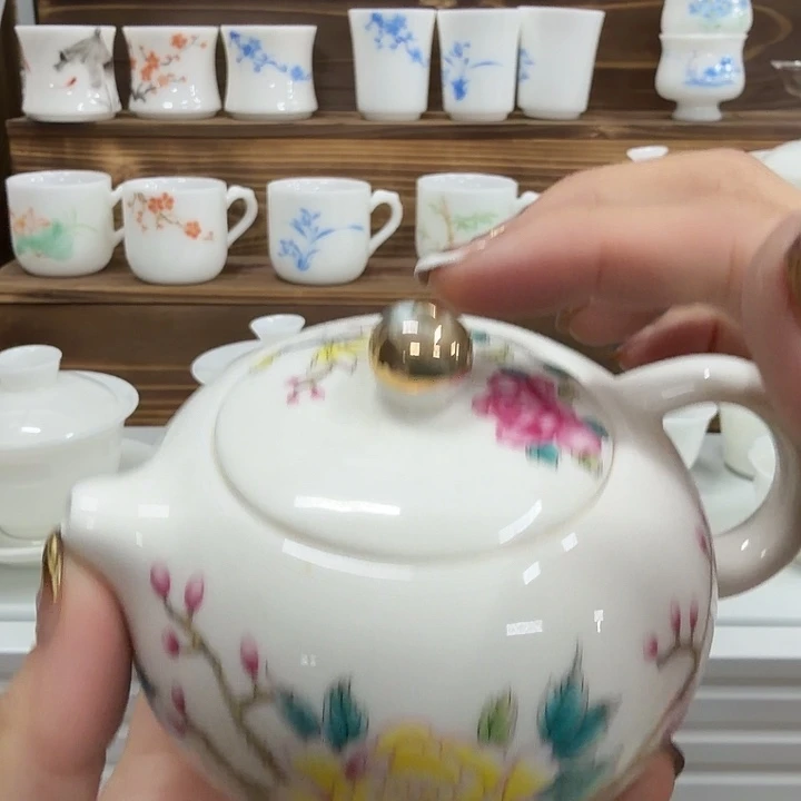 微瑕羊脂玉牡丹花开西施壶