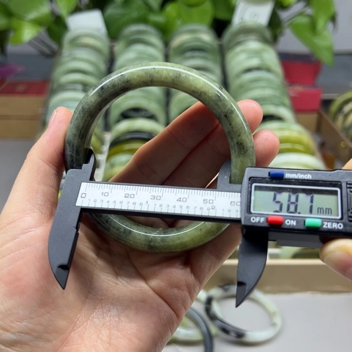 蛇纹石玉未镶嵌手镯7