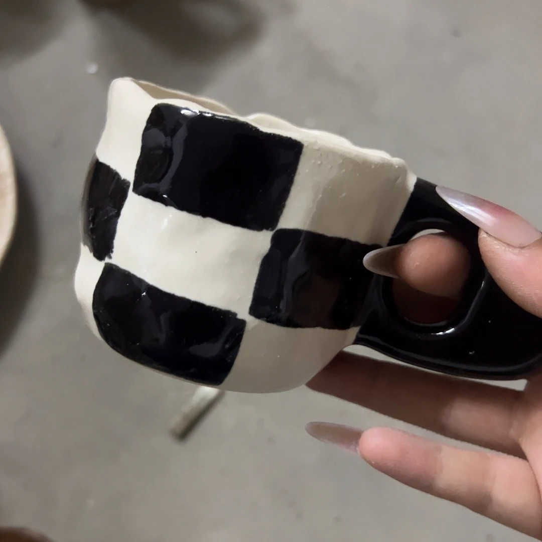 搪瓷微瑕棋盘格杯一个