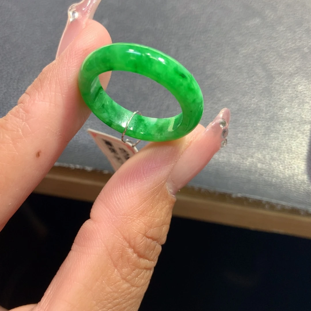 翡翠戒指未镶嵌翡翠