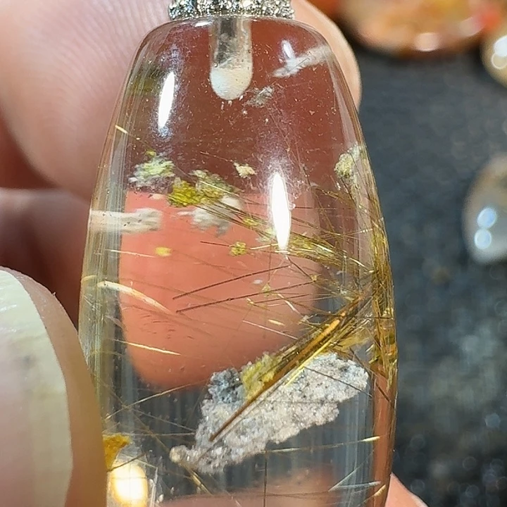 润***哥未镶嵌颈饰水晶你