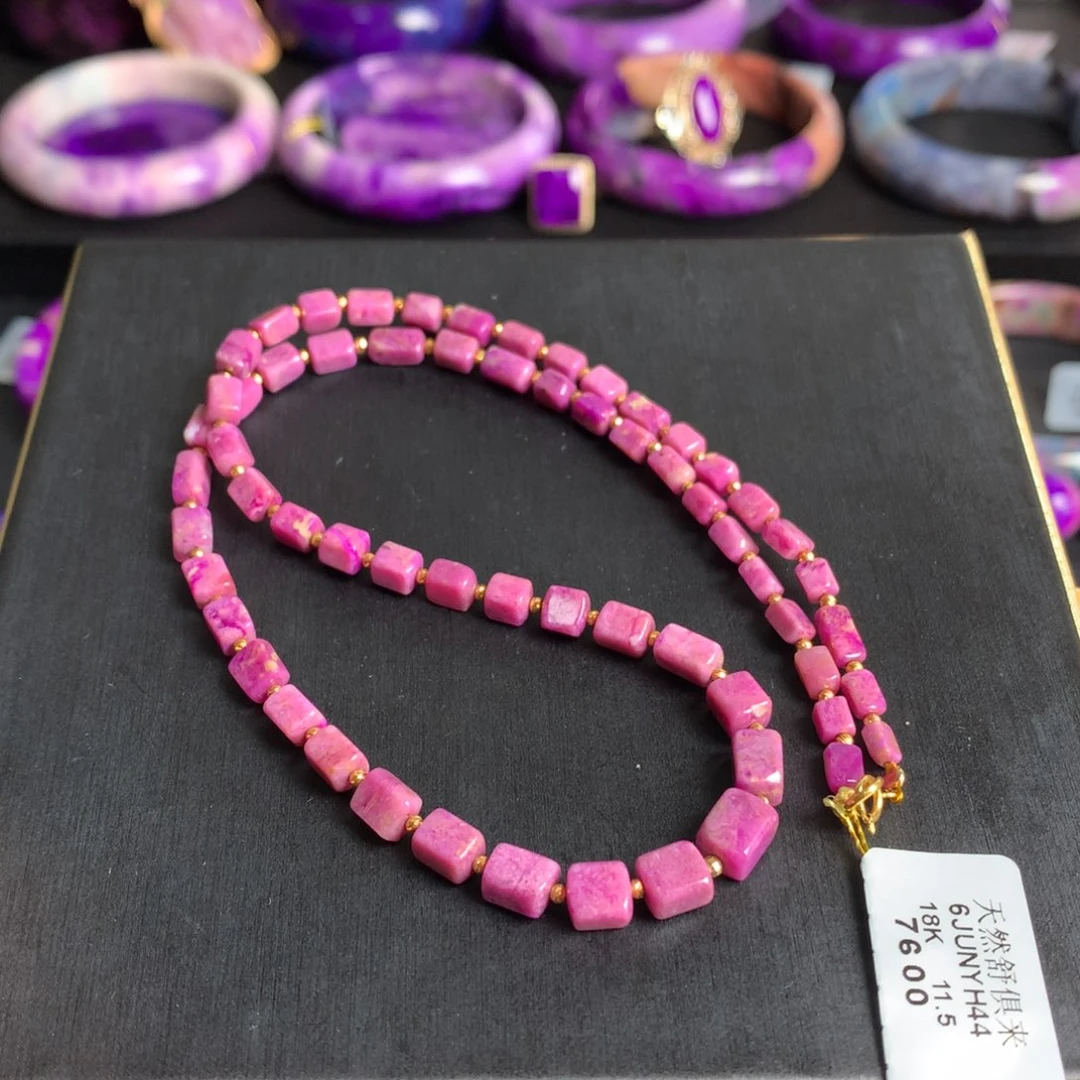 18K金镶嵌苏纪石（舒俱来）蜜桃粉樱花项链