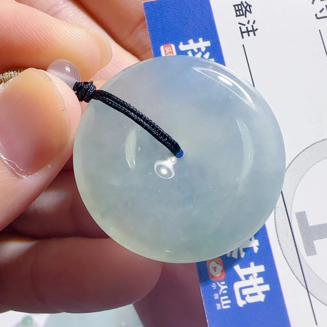 翡翠未镶嵌颈饰平安扣