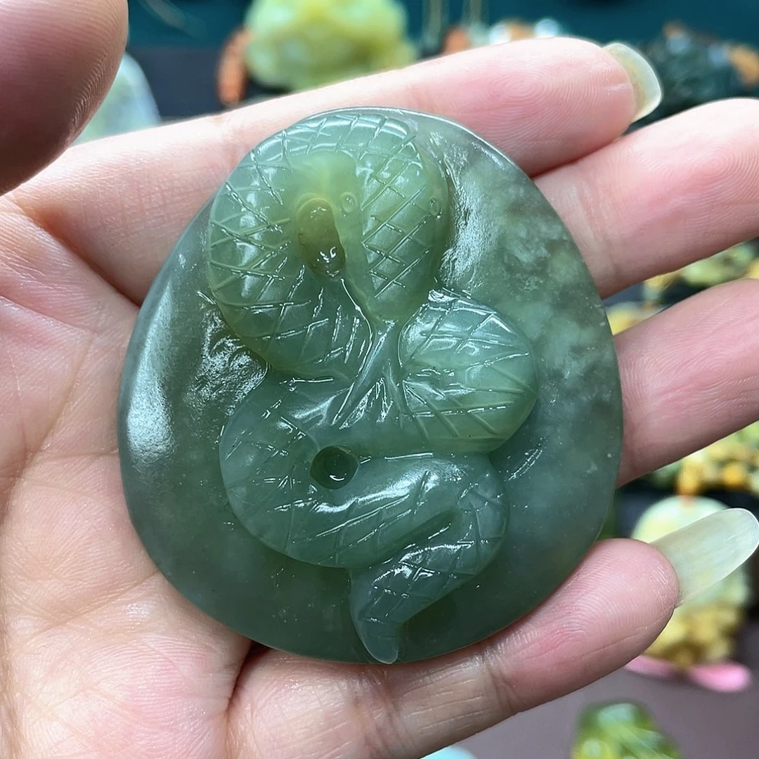 蛇纹石玉颈饰未镶嵌