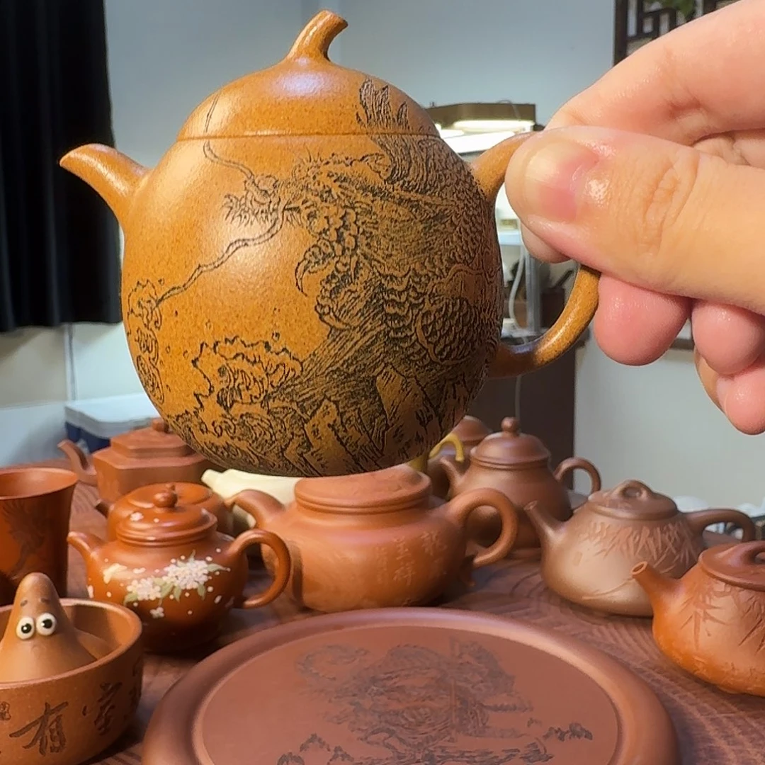 M***i宜兴手共刻绘紫砂壶