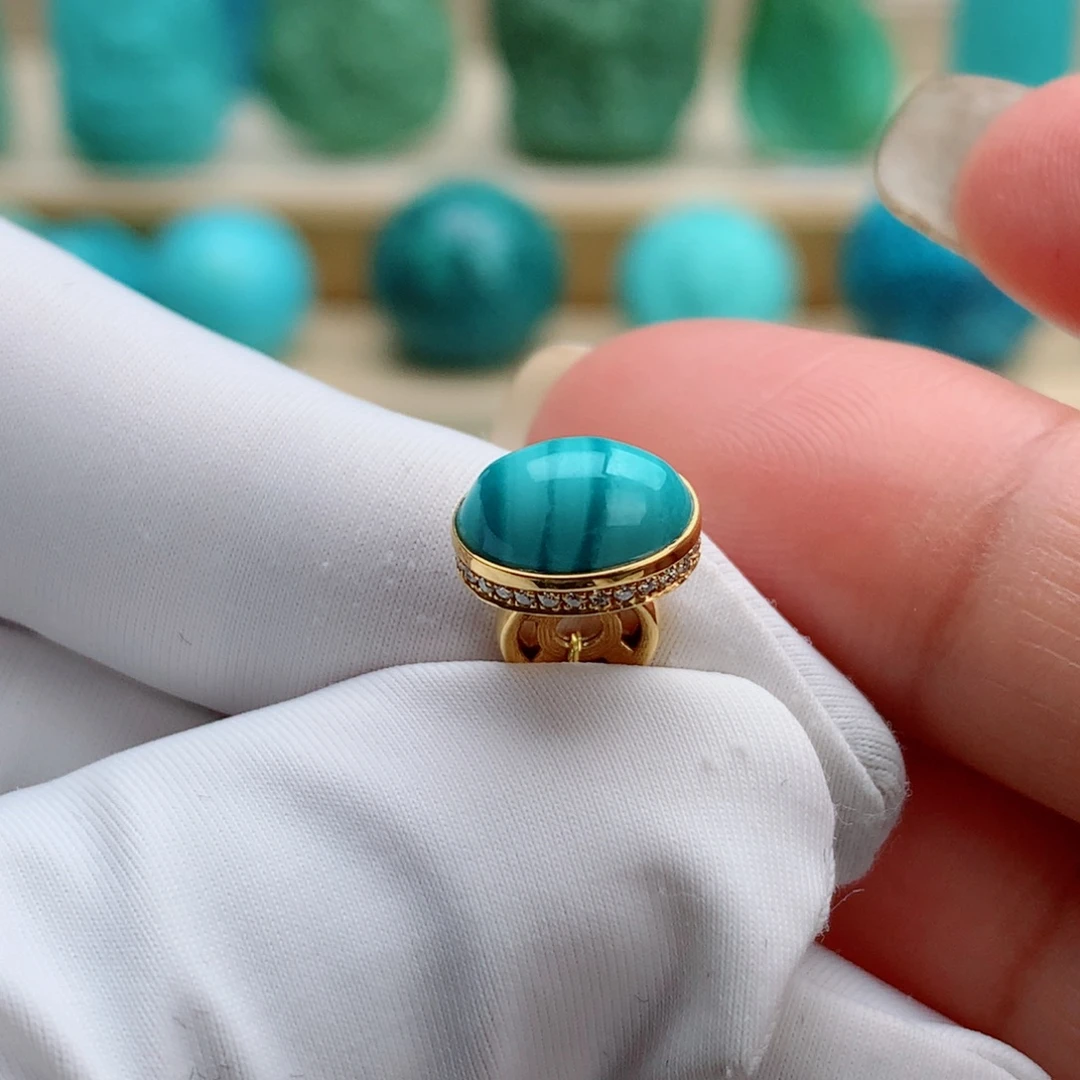 绿松石未镶嵌挂件