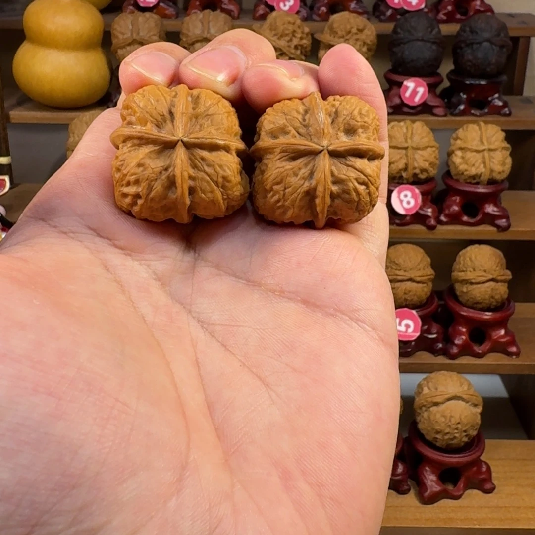 核桃铁核桃把件四棱豆腐块