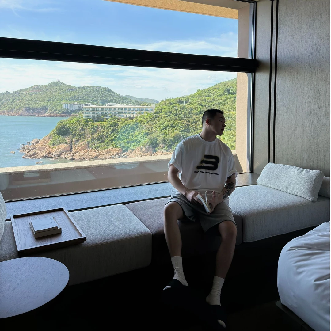 AHWOW2025夏季美式字母简约logo短袖凉感纯棉宽松圆领短袖t恤男