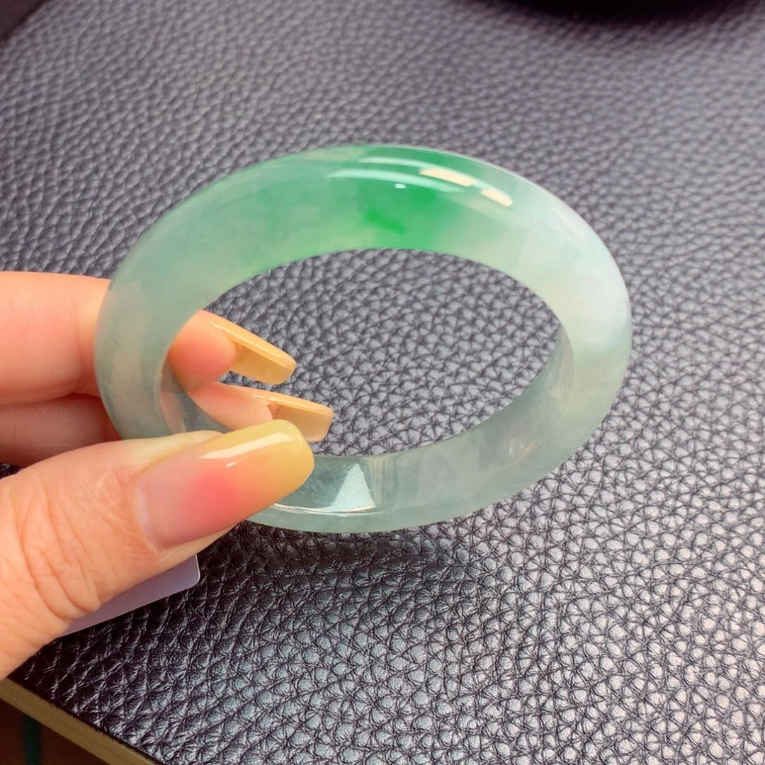 翡翠手镯未镶嵌缅甸